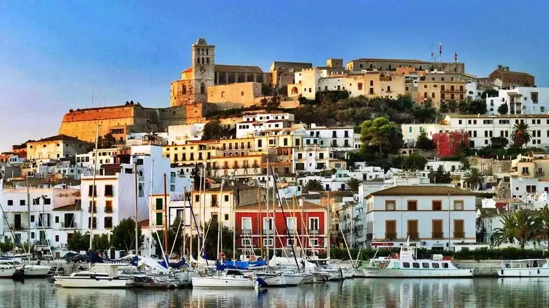 Sasparin en Ibiza: descubre los destinos más populares de la isla mágica
